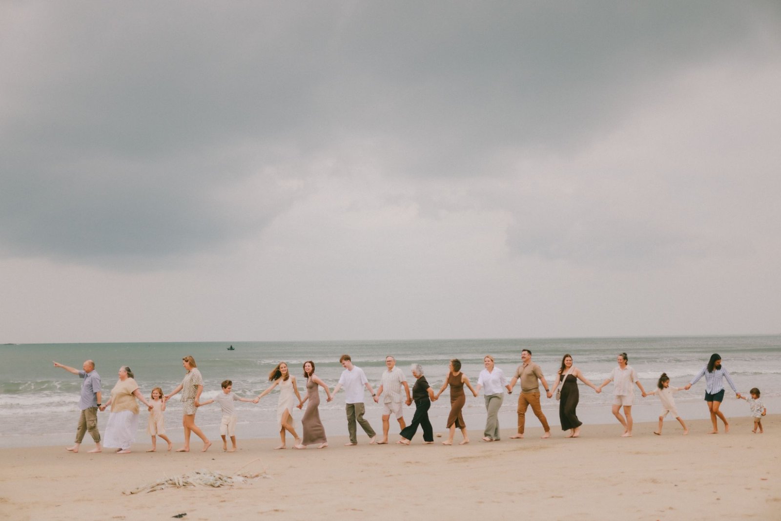 Family portrait photos on the beach in Da Nang